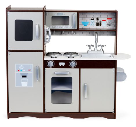 Fa gyerekkonyha szekrényekkel és hűtővel